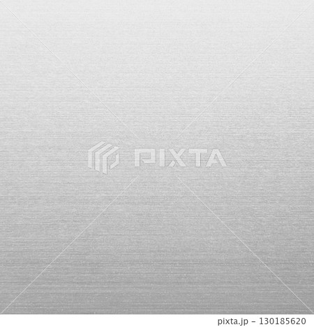 白っぽい銀色に輝くヘアライン仕上げのテクスチャ素材の正方形の背景画像c 白っぽい銀色に輝くヘアライン仕上げのテクスチャ素材の正方形の背景画像c 130185620