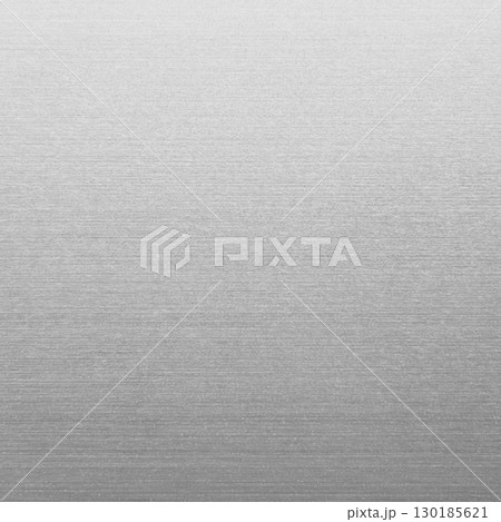 明るい銀色に輝くヘアライン仕上げのテクスチャ素材の正方形の背景画像a 130185621