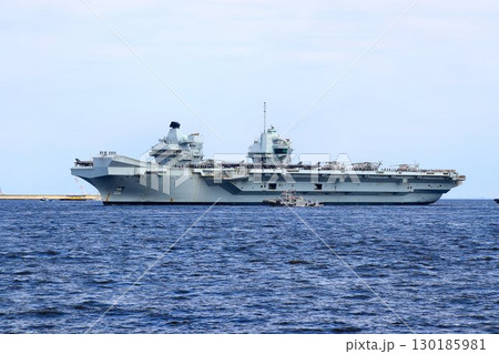 インド太平洋地域の平和維持へ… 東京港に入港する英国海軍・空母『プリンス・オブ・ウェールズ』 130185981