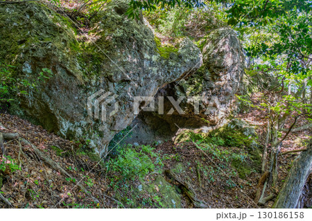 摩尼寺奥の院　岩窟　鳥取県鳥取市 130186158