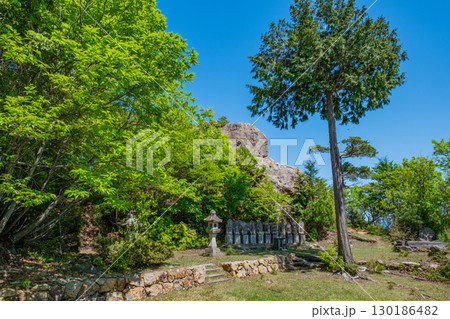 摩尼山 立岩と西国三十三観音像 鳥取県鳥取市 摩尼山 立岩と西国三十三観音像 鳥取県鳥取市 130186482