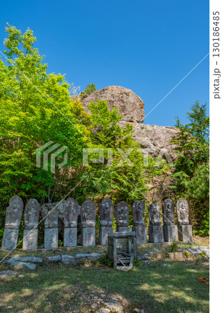 摩尼山　立岩と西国三十三観音像　鳥取県鳥取市 130186485