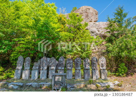 摩尼山 立岩と西国三十三観音像 鳥取県鳥取市 摩尼山 立岩と西国三十三観音像 鳥取県鳥取市 130186487