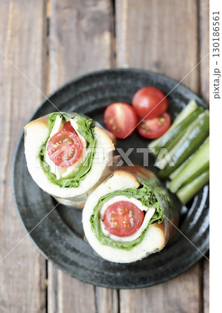 野菜とチーズのヘルシーロールサンド 130186561