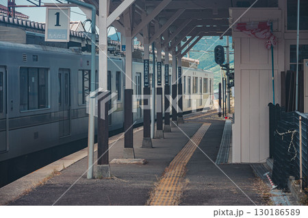 【湯田中渋温泉郷玄関口】アンニュイな鉄道風景【湯田中駅】 130186589