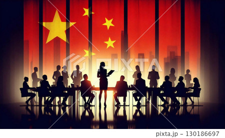 【中国政治・外交】国旗を背景に会談するビジネス/政治家（シルエット風のイラスト） 130186697