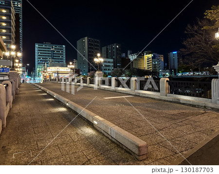 広島の夜の猿猴橋の風景 130187703