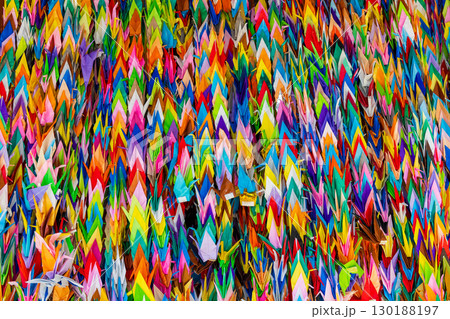 平和を願う千羽鶴 平和を願う千羽鶴 130188197