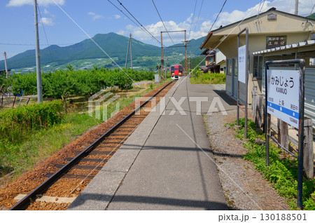 【長野電鉄】上条駅を通過するスノーモンキー【下高井郡山ノ内町】 【長野電鉄】上条駅を通過するスノーモンキー【下高井郡山ノ内町】 130188501