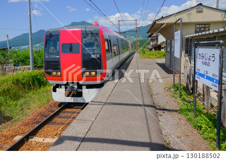 【長野電鉄】上条駅を通過するスノーモンキー【下高井郡山ノ内町】 【長野電鉄】上条駅を通過するスノーモンキー【下高井郡山ノ内町】 130188502
