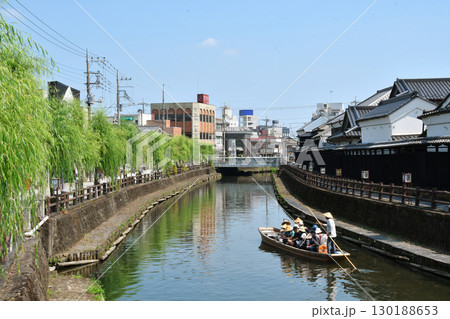 栃木市蔵の町の巴波川の遊覧船_07 130188653