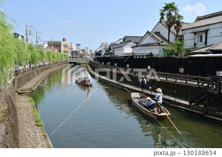 栃木市蔵の町の巴波川の遊覧船_09 130188654