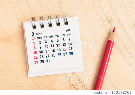 2026年3月カレンダーと赤鉛筆　3月のイベントカレンダー 130188762