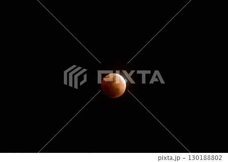 皆既月食　スーパーブルームーン　ブラッドムーン 130188802