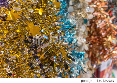 カラフルな首にかけるレイ 130189583