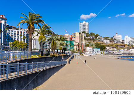 日本の熱海の美しいビーチの風景 130189606