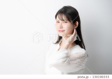 女性　ビューティー　スキンケア	 130190333