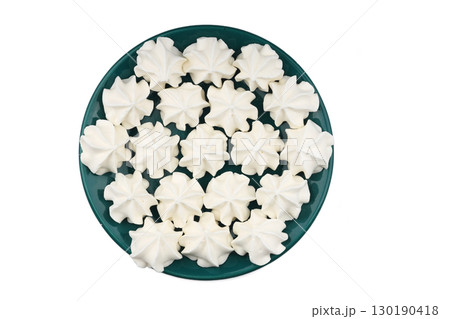 Meringue is a homemade French dessert made by mixing sugar and cooked eggs. 130190418
