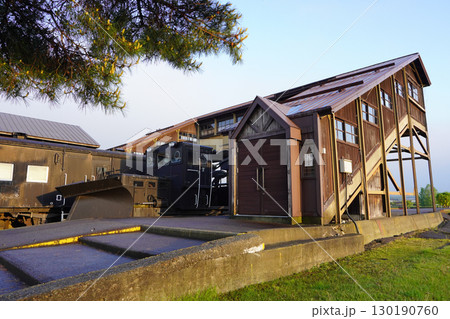 中湧別駅跡にて、跨線橋と保存車両。 130190760