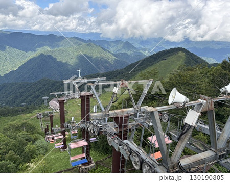 谷川岳天神平駅からリフト乗り場を望む_夏の谷川岳ロープウェイリフト 谷川岳天神平駅からリフト乗り場を望む_夏の谷川岳ロープウェイリフト 130190805