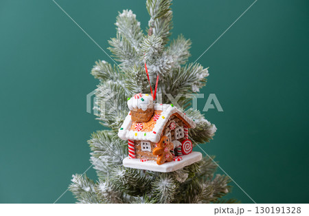 gingerbread house gingerbread house 130191328