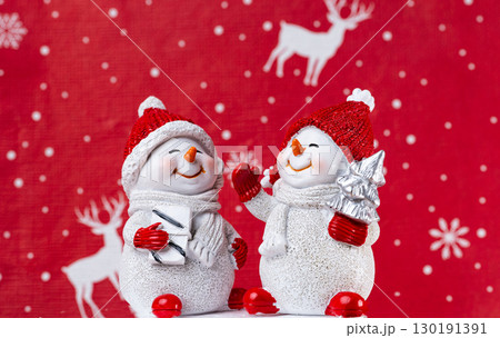 snowman in studio 130191391