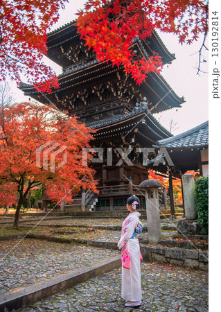 Japanese lady in Kimono view Shinnyodo pagoda in fall, Kyoto 130192814