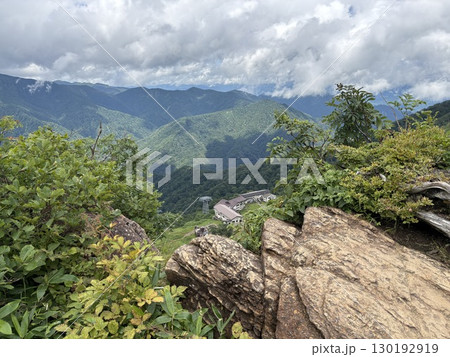 夏の谷川岳天神尾根から見た谷川岳登山道_谷川岳 130192919