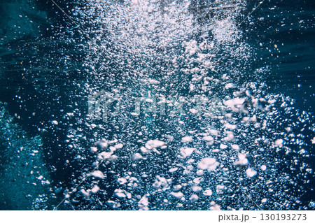 Bubbles underwater in blue ocean transparent water. 130193273