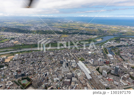 空から見た富山市街と富山駅周辺 空から見た富山市街と富山駅周辺 130197170