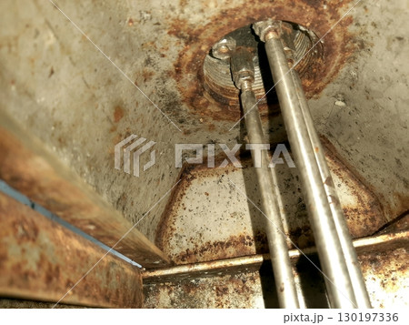 Level Electrodes Positioned Inside the Vessel Lid for Accurate Measurement Level Electrodes Positioned Inside the Vessel Lid for Accurate Measurement 130197336