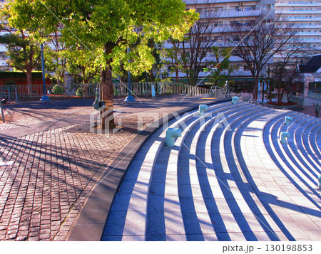 埼玉県川口市のリリアパーク(川口西公園)の階段の風景 埼玉県川口市のリリアパーク(川口西公園)の階段の風景 130198853