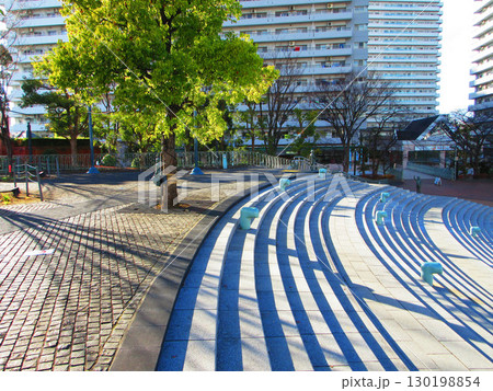 埼玉県川口市のリリアパーク(川口西公園)の階段の風景 埼玉県川口市のリリアパーク(川口西公園)の階段の風景 130198854