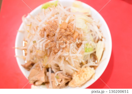 背脂と山盛り野菜をのせた二郎系ラーメン 130200651