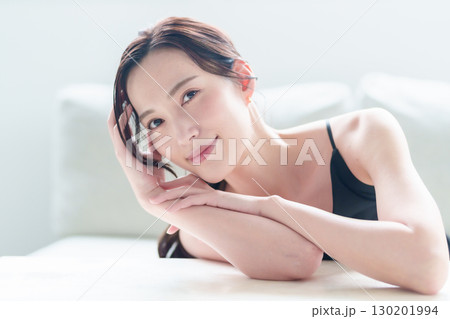 女性　スキンケア　ビューティーコンセプト 130201994