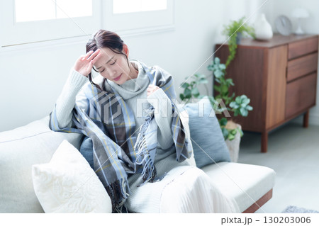 女性 頭痛 体調不良 女性 頭痛 体調不良 130203006