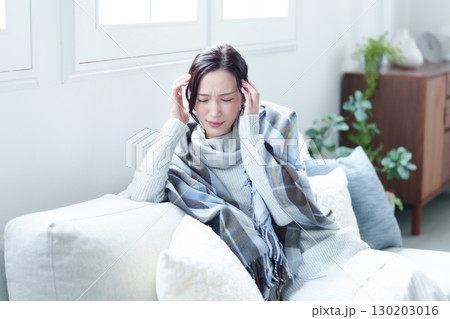 女性 頭痛 体調不良 女性 頭痛 体調不良 130203016