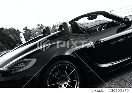 ツヤツヤの黒いオープンカー ツヤツヤの黒いオープンカー 130203179
