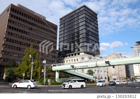国道二号線メリケン波止場前の兵庫県農業会館と神戸海洋ビル 130203812