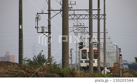 東武850系電車が伊勢崎線終点の伊勢崎駅に向けて進行(2015.9.13) 次停車は剛志駅 ワンマン 130205564