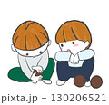 泥団子を作る子ども達 130206521