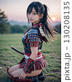 夕暮れの戦国時代の戦場で鎧を着た悲しげな顔の若い女性武士	 130208135