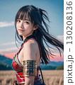 夕暮れの戦国時代の戦場で鎧を着た悲しげな顔の若い女性武士	 130208136