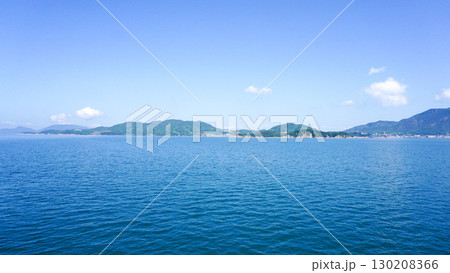 小豆島行きフェリーの風景 130208366