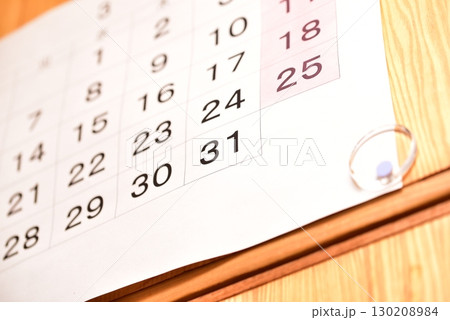 カレンダー　月末　イメージ 130208984