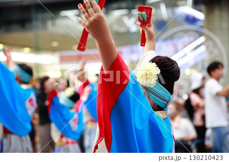 帯屋町で踊るよさこい祭り 130210423