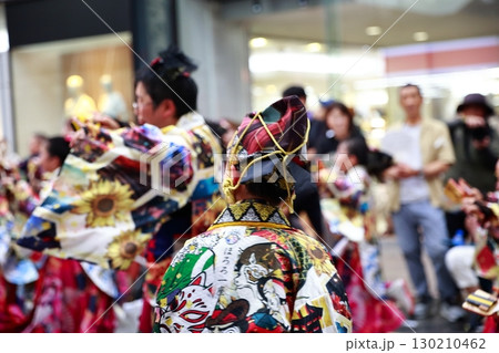 帯屋町で踊るよさこい祭り 130210462