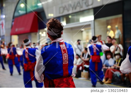 帯屋町で踊るよさこい祭り 130210483