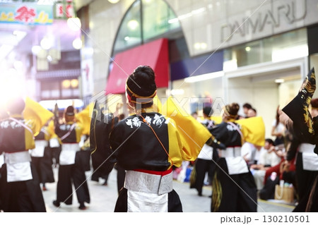 帯屋町で踊るよさこい祭り 130210501