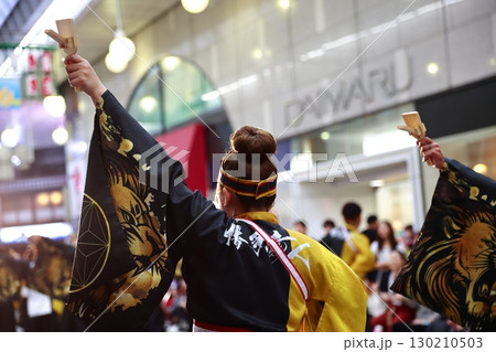帯屋町で踊るよさこい祭り 130210503